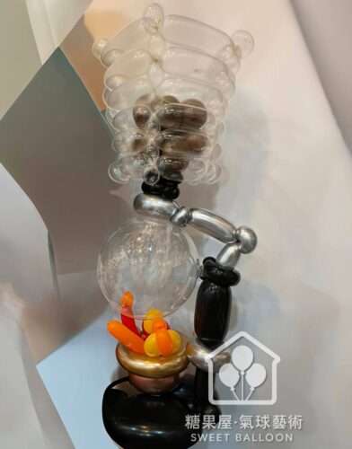 小型氣球人偶裝飾搭配飲品